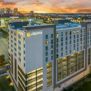 מלון La Quinta & By Wyndham Downtown Stadium, נאשוויל